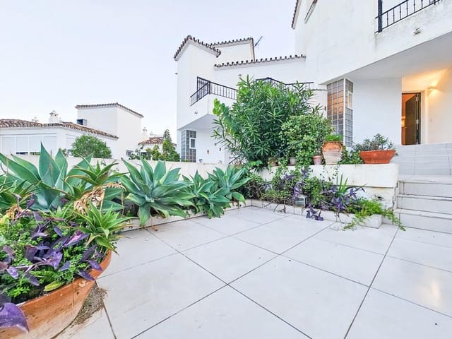 3 quarto Moradia para arrendar em Torrequebrada, Benalmádena com piscina garagem - 2 400 € (Ref: 9937345)