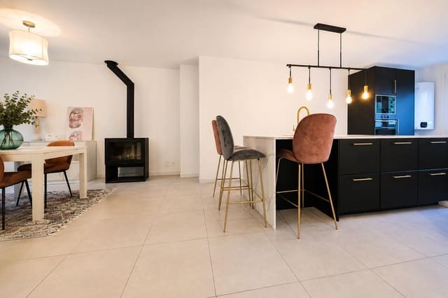 3 soveværelse Villa til leje i Torrequebrada, Benalmádena med swimmingpool garage - € 2.200 (Ref: 9937345)