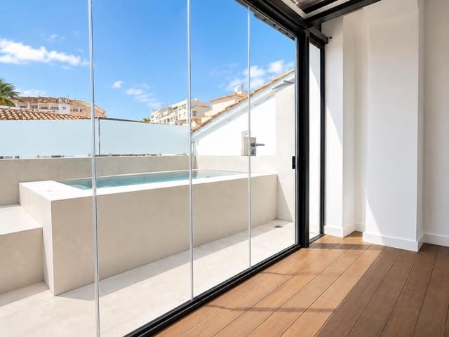 3 soveværelse Villa til leje i Torrequebrada, Benalmádena med swimmingpool garage - € 2.200 (Ref: 9937345)