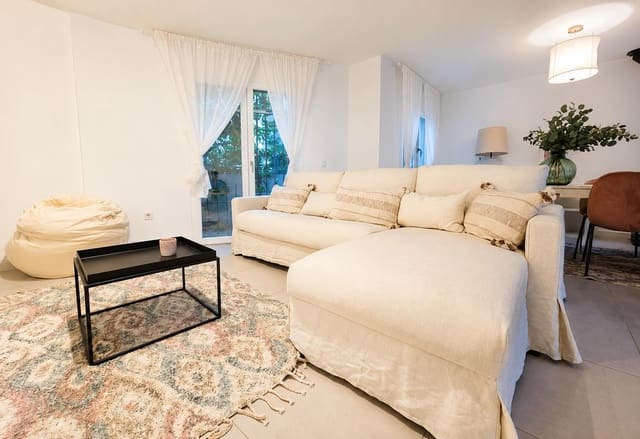 3 soveværelse Villa til leje i Torrequebrada, Benalmádena med swimmingpool garage - € 2.200 (Ref: 9937345)