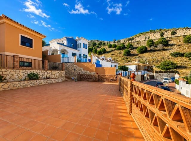 5 sovrum Villa till salu i Santangelo, Benalmádena med pool garage - 750 000 € (Ref: 9966002)