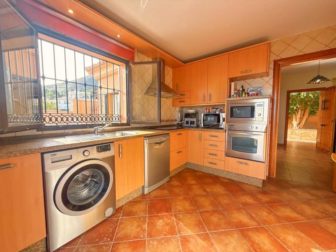 5 sovrum Villa till salu i Benalmadena med pool garage - 750 000 € (Ref: 9966002)