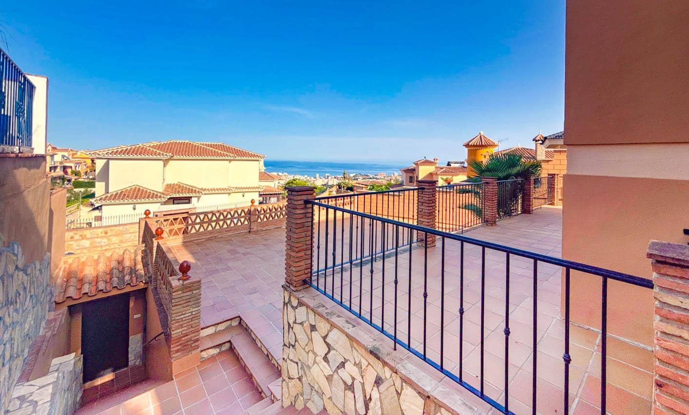 5 sovrum Villa till salu i Benalmadena med pool garage - 750 000 € (Ref: 9966002)