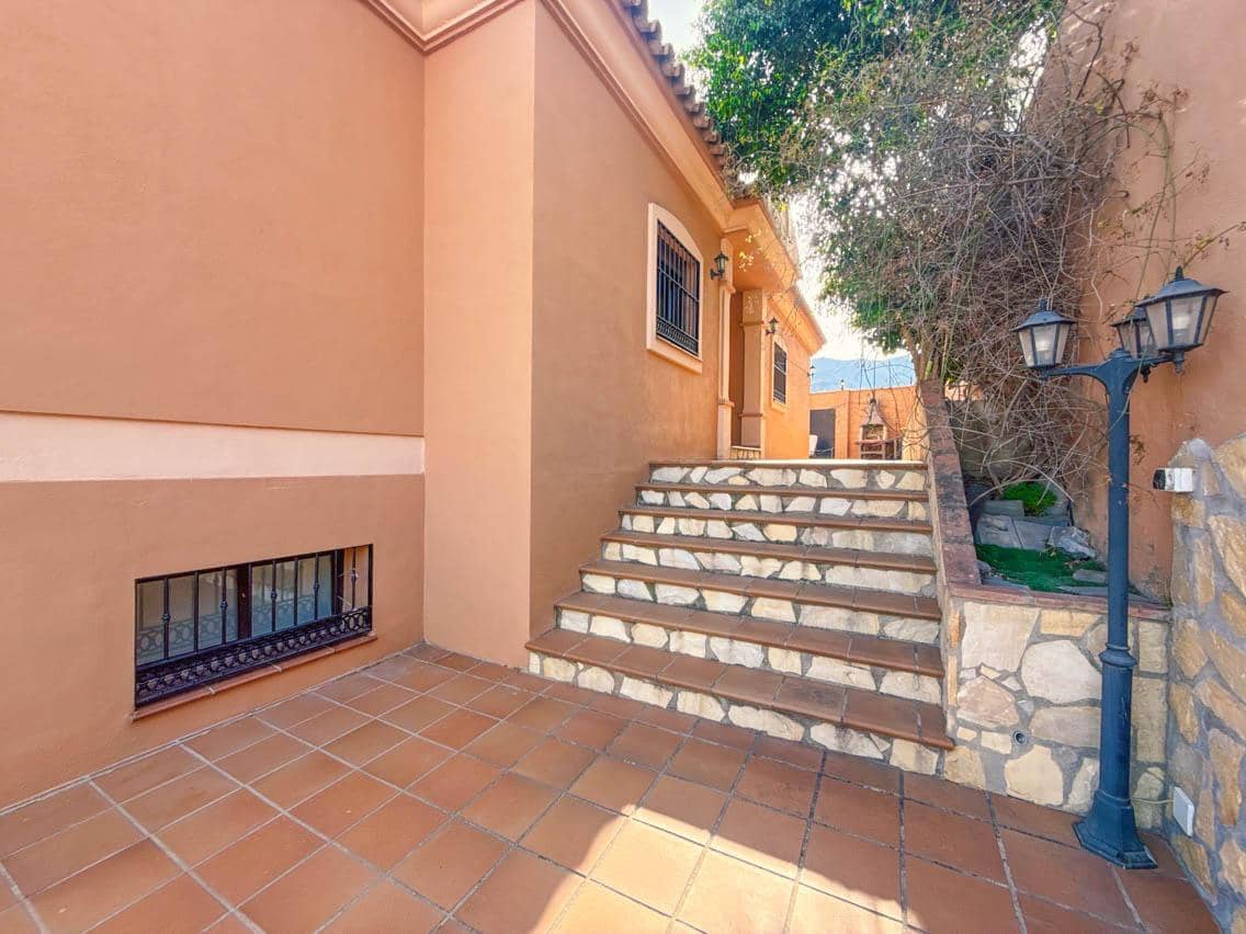 5 sovrum Villa till salu i Benalmadena med pool garage - 750 000 € (Ref: 9966002)