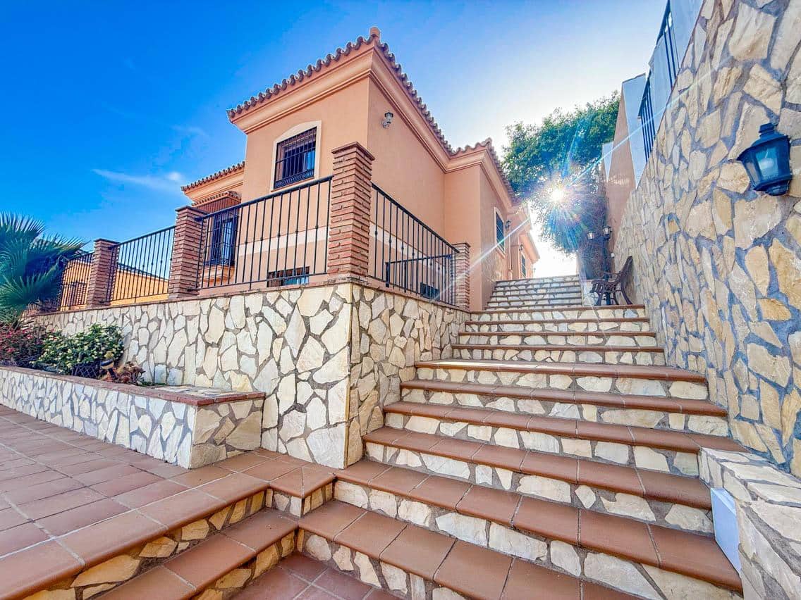 5 sovrum Villa till salu i Benalmadena med pool garage - 750 000 € (Ref: 9966002)