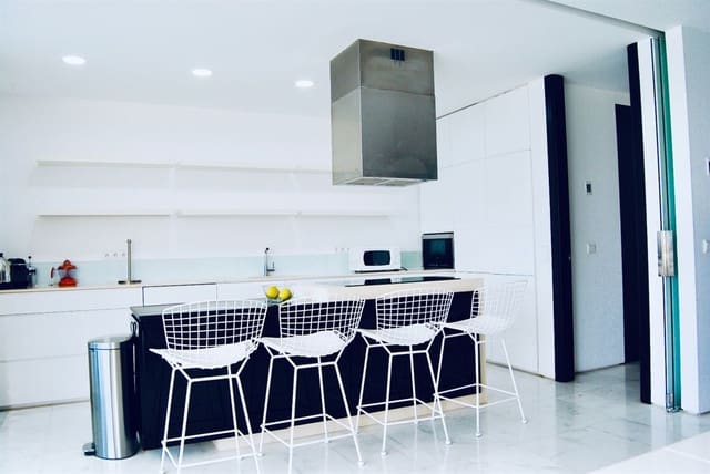 3 soverom Leilighet til salgs i Talamanca, Ibiza by med svømmebasseng - € 4 000 000 (Ref: 4861235)