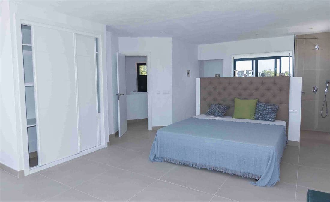 5 soveværelse Villa til salg i Cala Moli med swimmingpool - € 3.720.000 (Ref: 5518203)