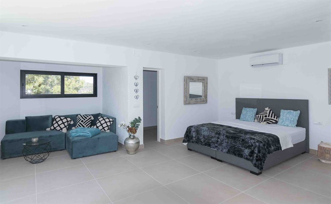 5 soveværelse Villa til salg i Cala Moli med swimmingpool - € 3.720.000 (Ref: 5518203)