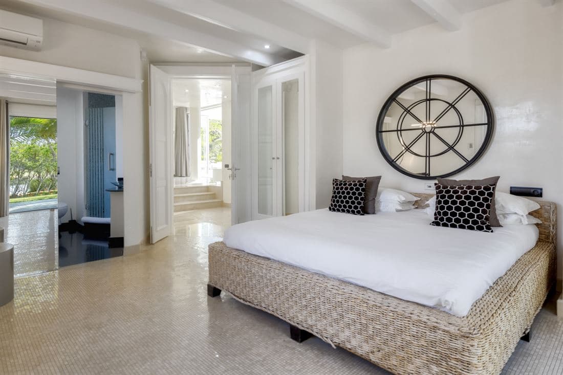 7 soveværelse Villa til salg i Cala Jondal med swimmingpool garage - € 7.200.000 (Ref: 8005299)