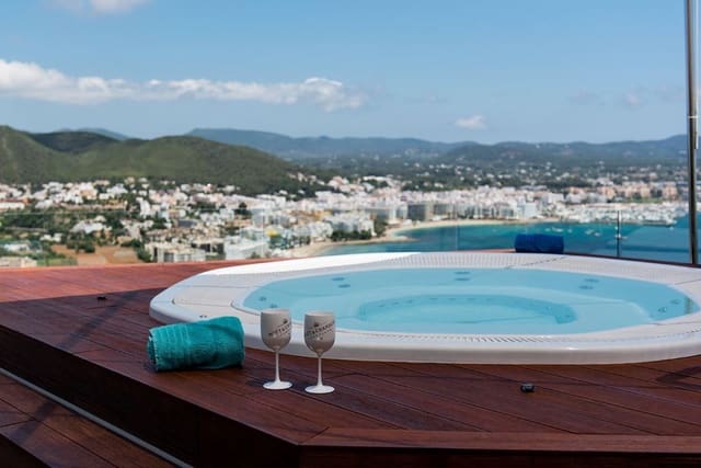 6 sovrum Villa till salu i La Siesta, Santa Eulalia / Santa Eularia med pool garage - 13 000 000 € (Ref: 8012549)