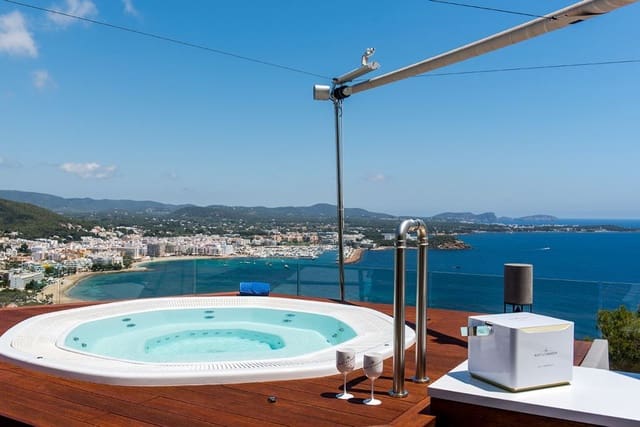 6 sovrum Villa till salu i La Siesta, Santa Eulalia / Santa Eularia med pool garage - 13 000 000 € (Ref: 8012549)