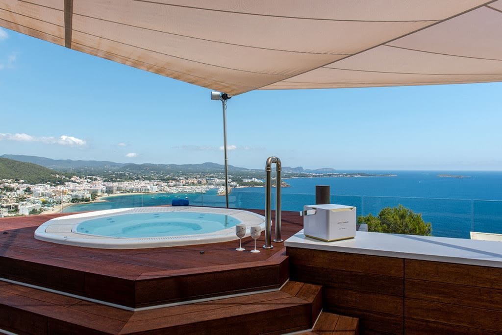 6 soveværelse Villa til salg i La Siesta med swimmingpool garage - € 13.000.000 (Ref: 8012549)