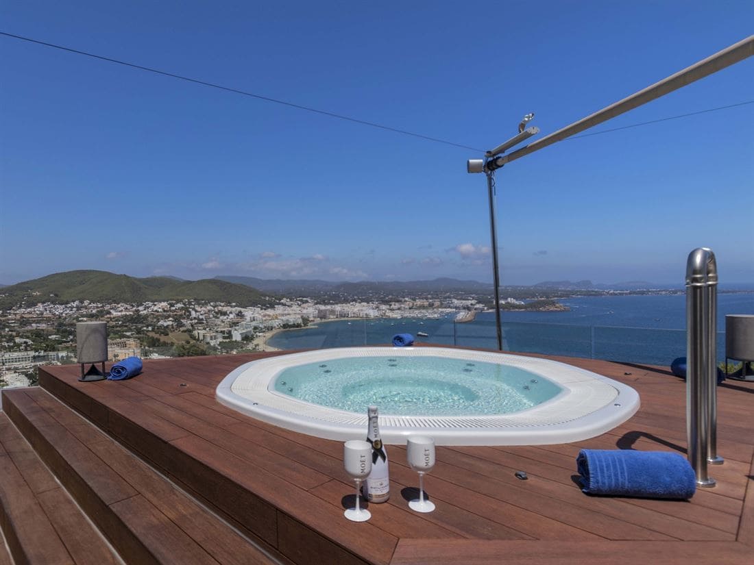 6 soveværelse Villa til salg i La Siesta med swimmingpool garage - € 13.000.000 (Ref: 8012549)