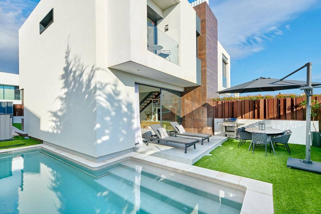 3 sypialnia Willa na sprzedaż w Santa Eulalia / Santa Eularia z basenem garażem - 1 690 000 € (Ref: 8534377)