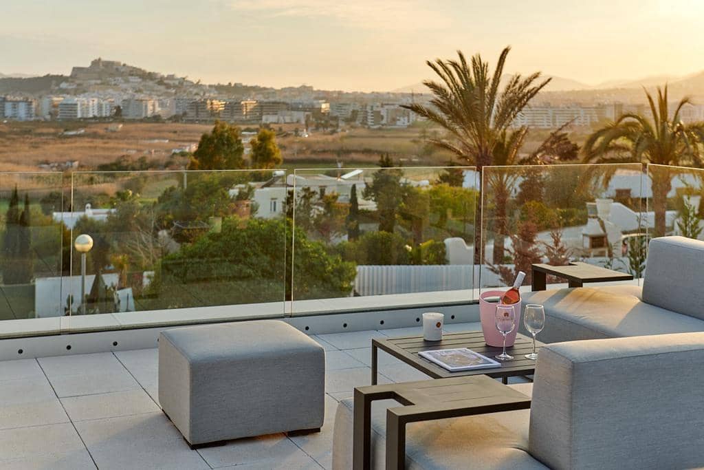 3 sypialnia Willa na sprzedaż w Santa Eulalia / Santa Eularia z basenem garażem - 1 690 000 € (Ref: 8534377)