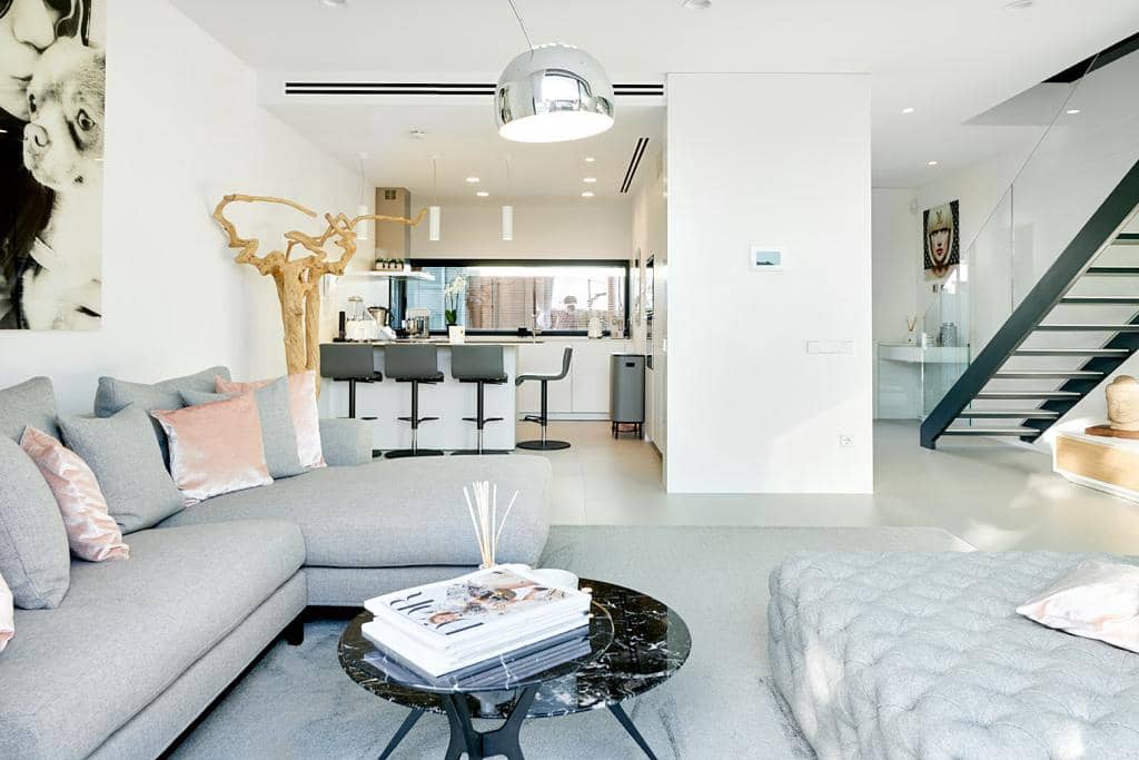 3 sypialnia Willa na sprzedaż w Santa Eulalia / Santa Eularia z basenem garażem - 1 690 000 € (Ref: 8534377)