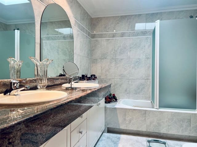 3 soverom Leilighet til salgs i Santa Eulalia / Santa Eularia med svømmebasseng garasje - € 1 075 000 (Ref: 8657656)