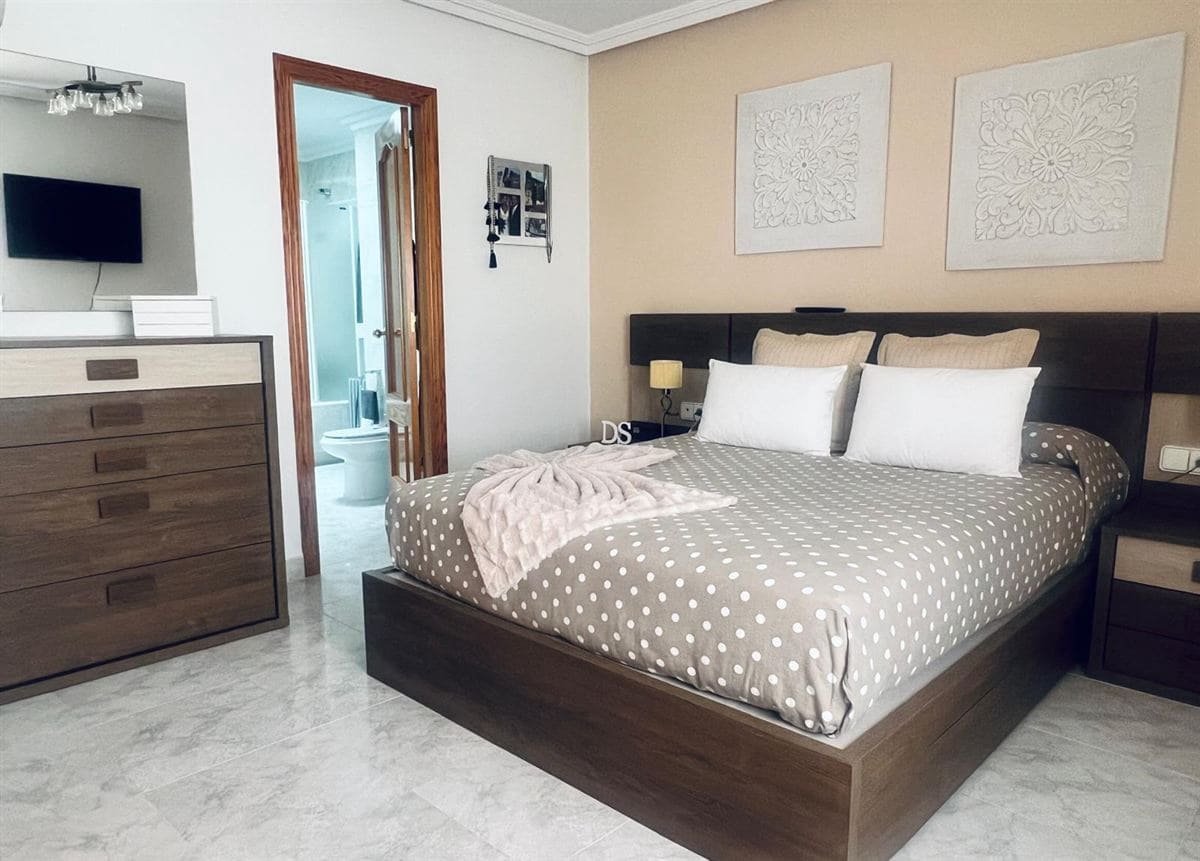 3 soveværelse Lejlighed til salg i Santa Eulalia / Santa Eularia med swimmingpool garage - € 1.075.000 (Ref: 8657656)