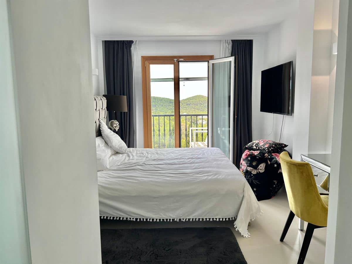 2 soveværelse Lejlighed til salg i Santa Eulalia / Santa Eularia med swimmingpool - € 1.099.000 (Ref: 8896963)