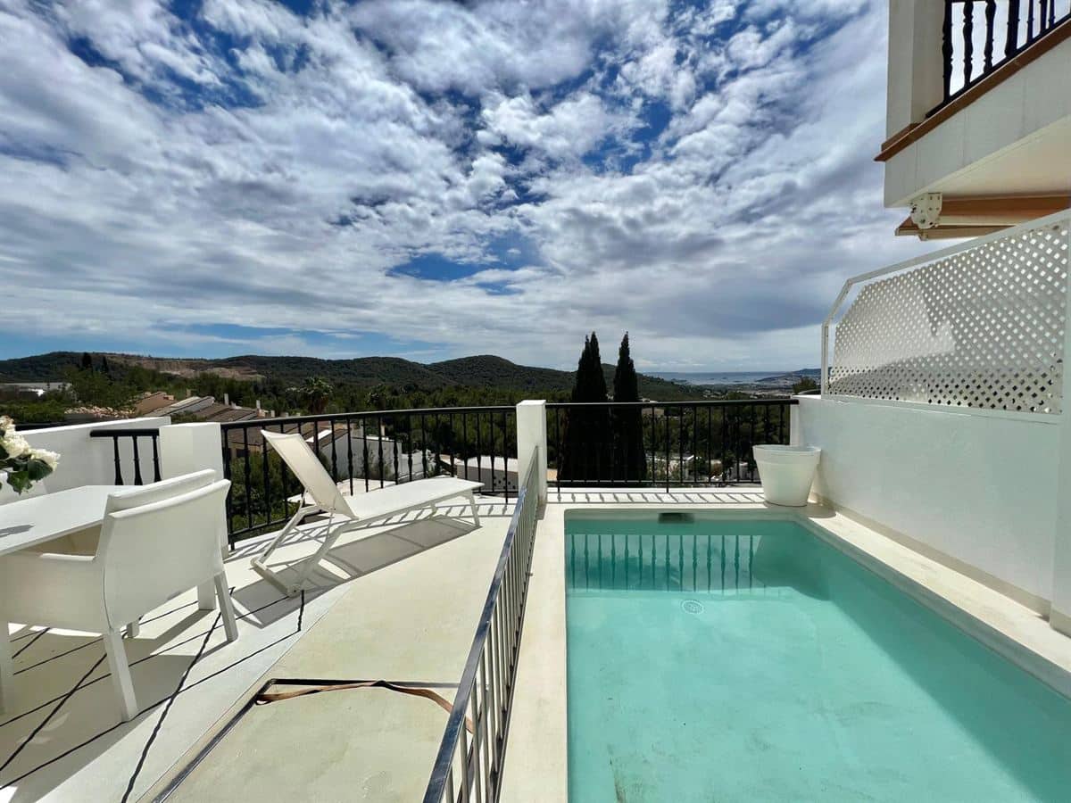 2 soveværelse Lejlighed til salg i Santa Eulalia / Santa Eularia med swimmingpool - € 1.099.000 (Ref: 8896963)