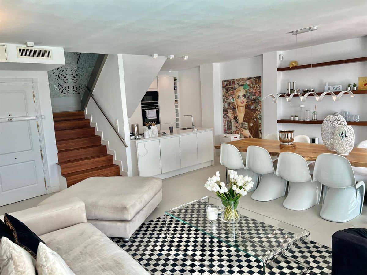 2 soveværelse Lejlighed til salg i Santa Eulalia / Santa Eularia med swimmingpool - € 1.099.000 (Ref: 8896963)