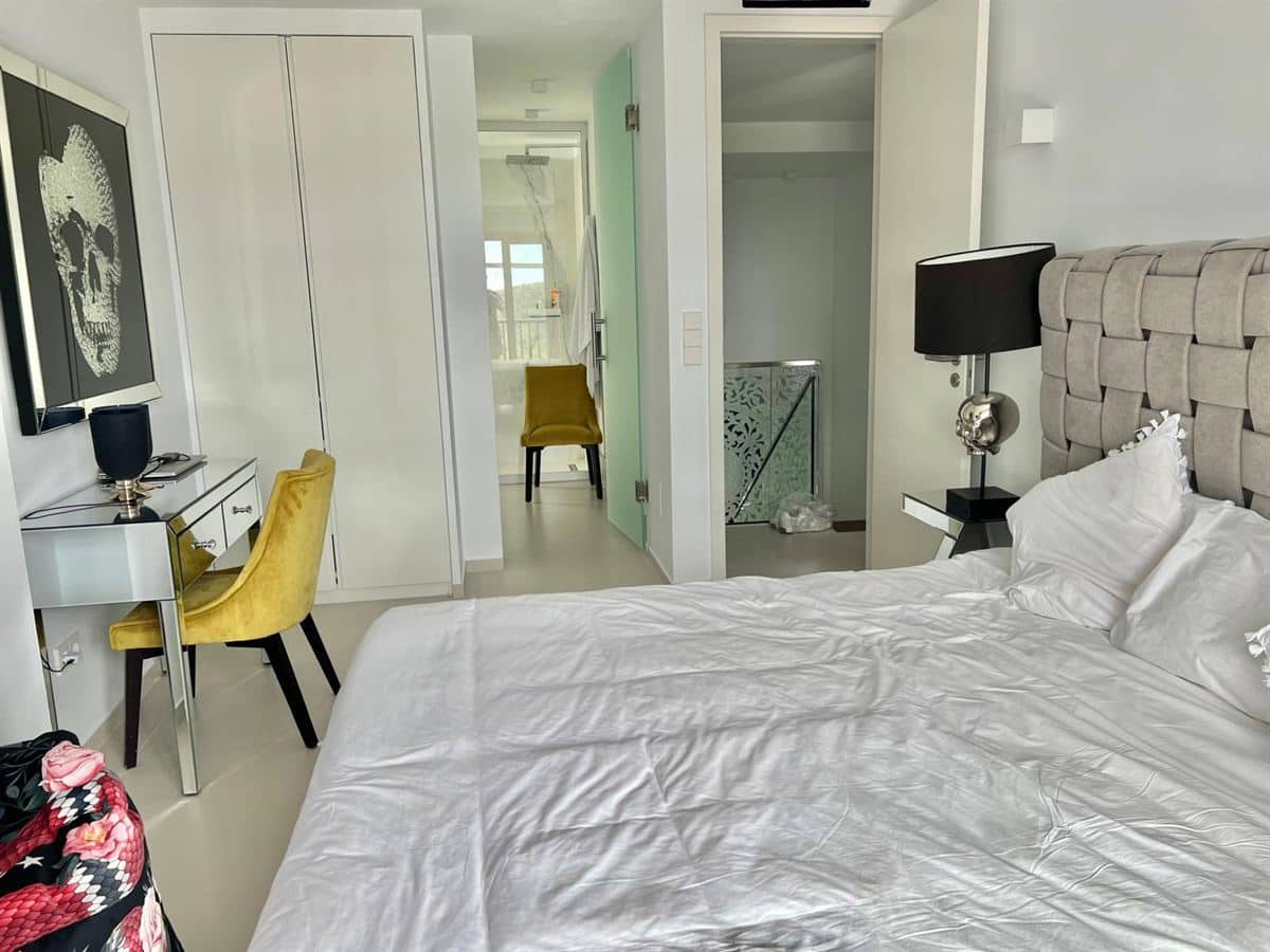 2 soveværelse Lejlighed til salg i Santa Eulalia / Santa Eularia med swimmingpool - € 1.099.000 (Ref: 8896963)