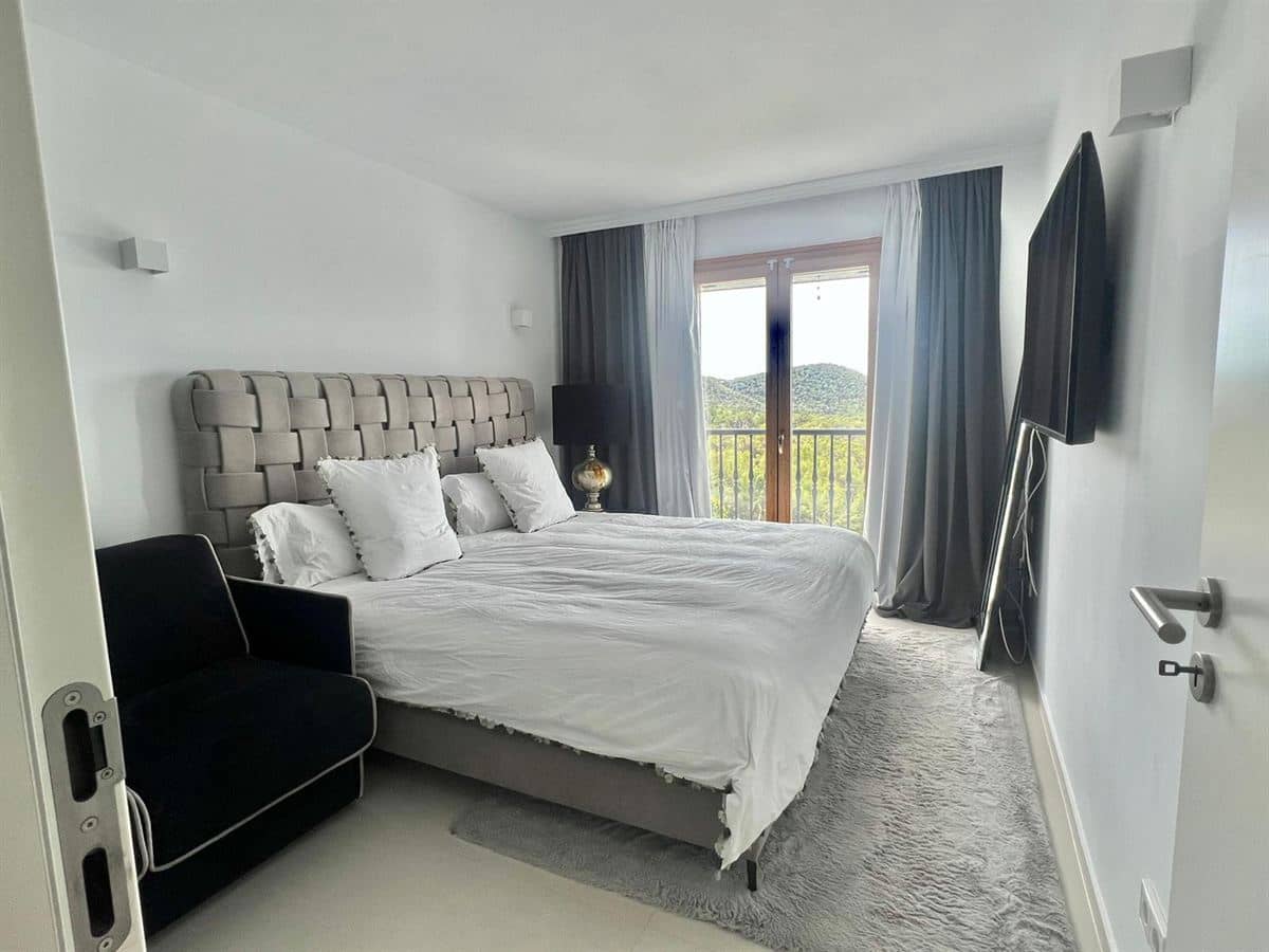 2 soveværelse Lejlighed til salg i Santa Eulalia / Santa Eularia med swimmingpool - € 1.099.000 (Ref: 8896963)