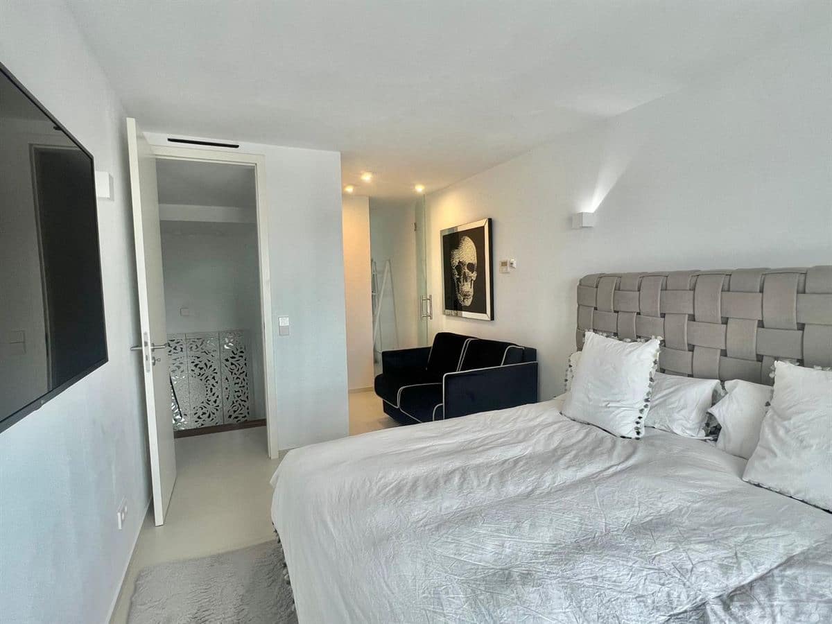 2 soveværelse Lejlighed til salg i Santa Eulalia / Santa Eularia med swimmingpool - € 1.099.000 (Ref: 8896963)