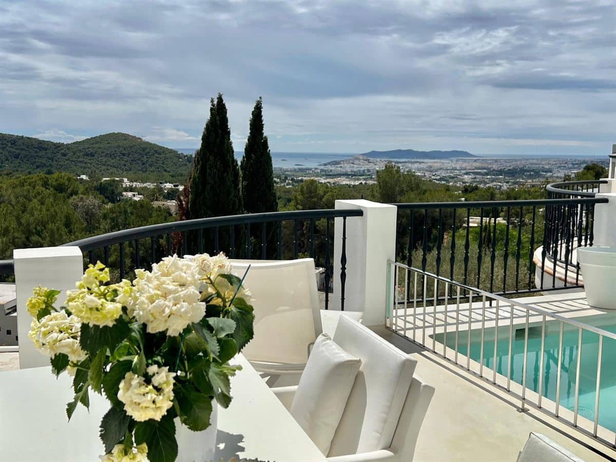 2 soveværelse Lejlighed til salg i Santa Eulalia / Santa Eularia med swimmingpool - € 1.099.000 (Ref: 8896963)