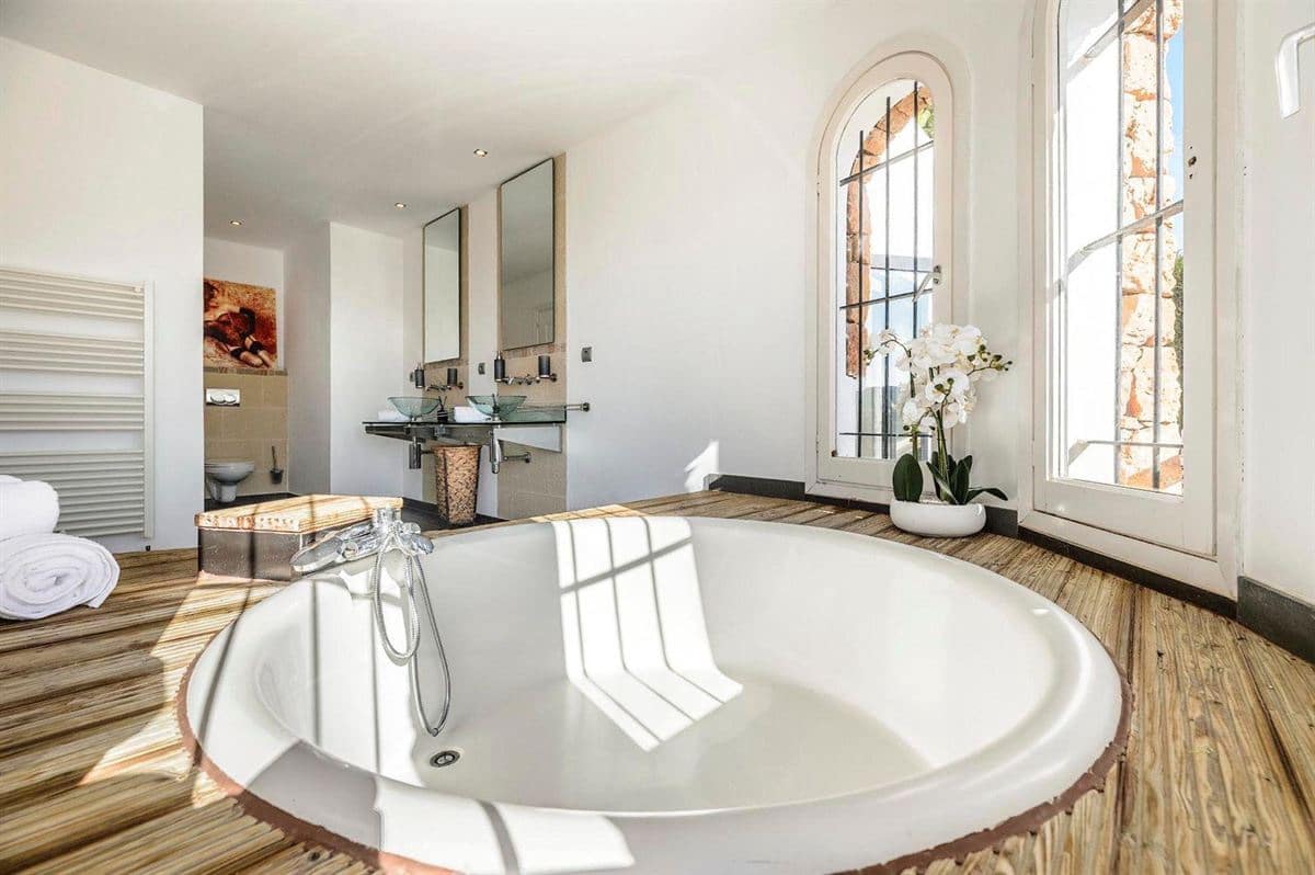 4 sypialnia Willa na sprzedaż w Santa Eulalia / Santa Eularia z basenem - 2 650 000 € (Ref: 9094697)