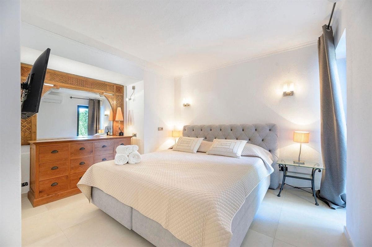 4 sypialnia Willa na sprzedaż w Santa Eulalia / Santa Eularia z basenem - 2 650 000 € (Ref: 9094697)