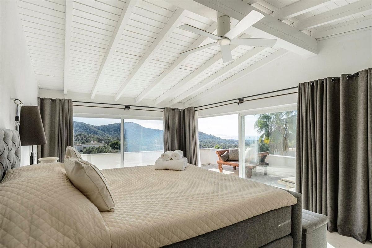 4 sypialnia Willa na sprzedaż w Santa Eulalia / Santa Eularia z basenem - 2 650 000 € (Ref: 9094697)