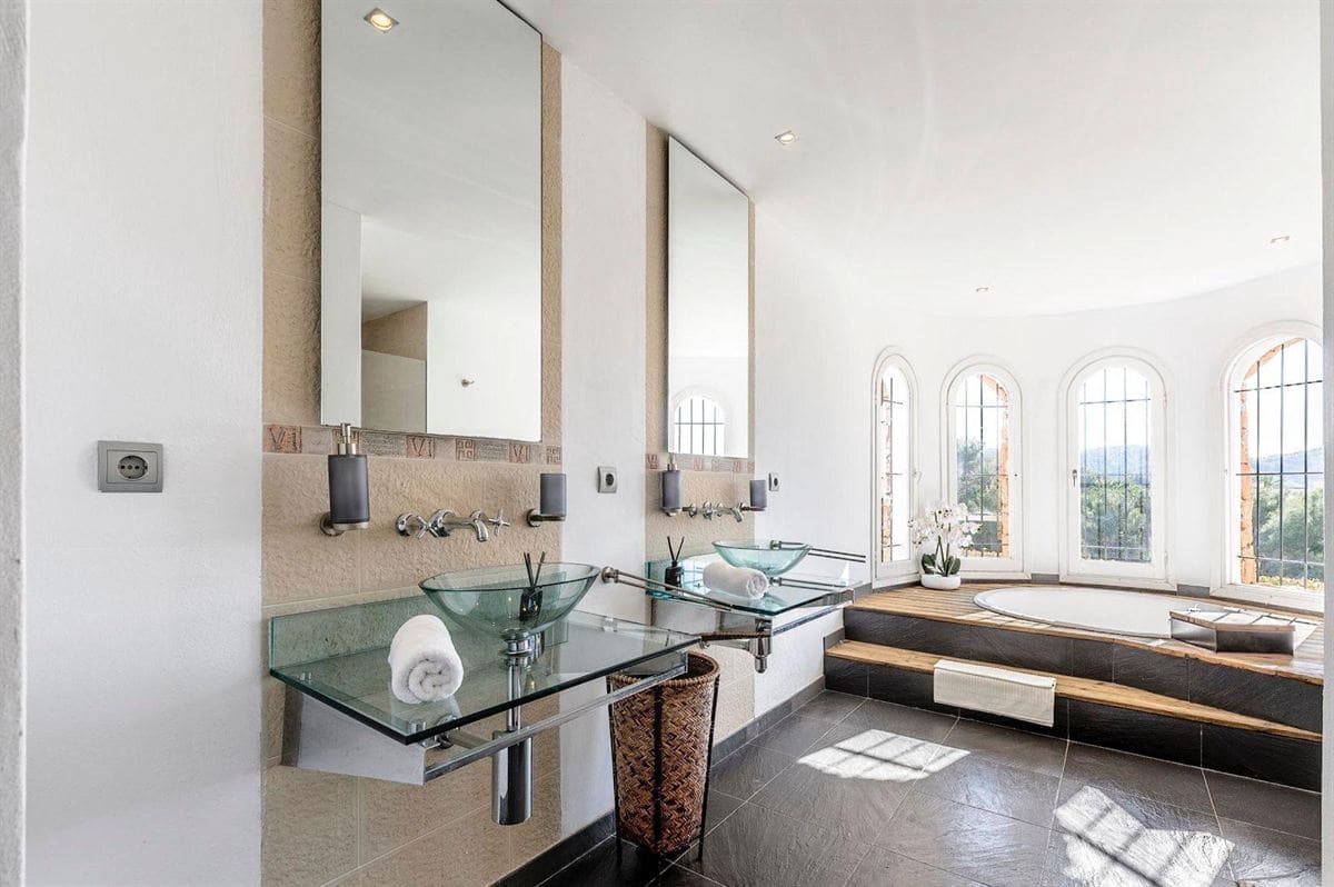 4 sypialnia Willa na sprzedaż w Santa Eulalia / Santa Eularia z basenem - 2 650 000 € (Ref: 9094697)