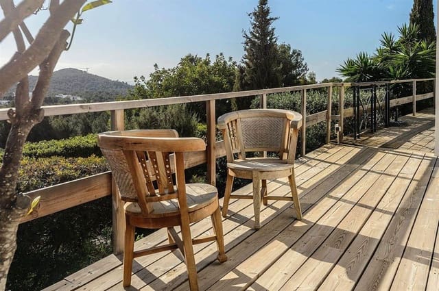 4 bedroom Villa for sale in Santa Eulalia / Santa Eularia with pool - € 2,650,000 (Ref: 9094697)