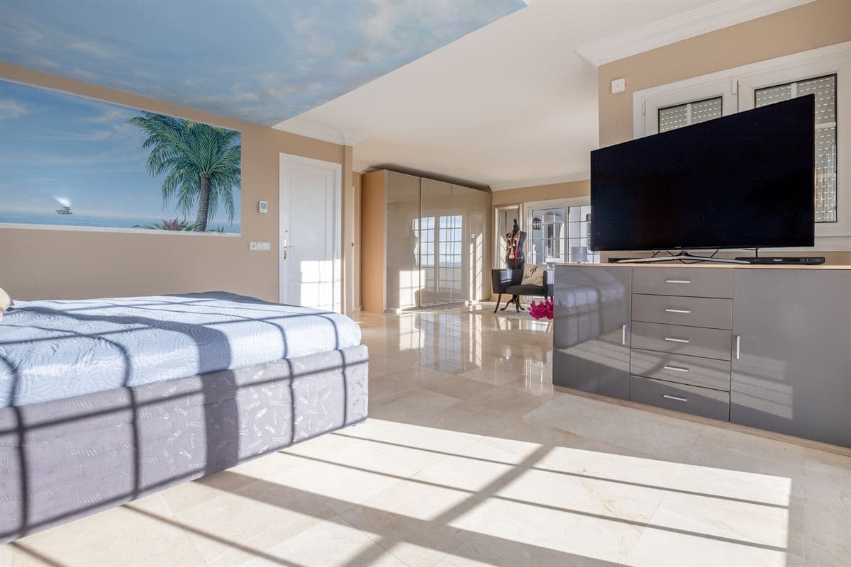 7 bedroom Villa for sale in Santa Eulalia / Santa Eularia with pool garage - € 4,500,000 (Ref: 9500399)