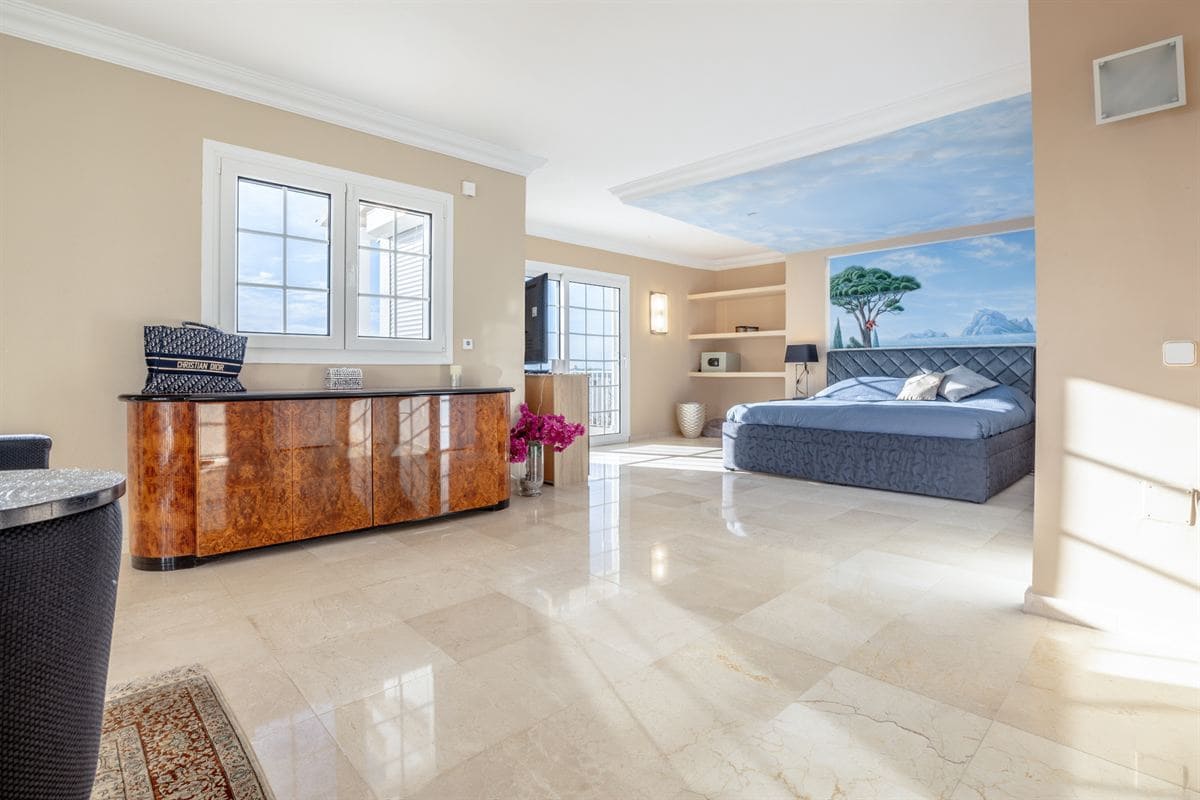 7 bedroom Villa for sale in Santa Eulalia / Santa Eularia with pool garage - € 4,500,000 (Ref: 9500399)