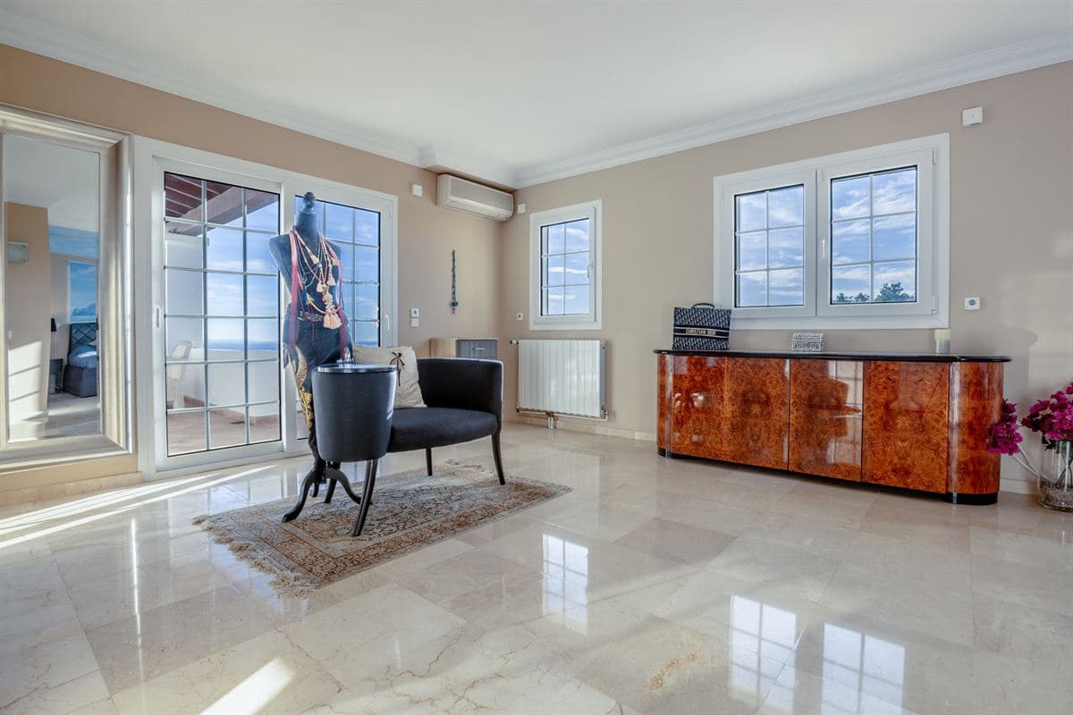 7 bedroom Villa for sale in Santa Eulalia / Santa Eularia with pool garage - € 4,500,000 (Ref: 9500399)