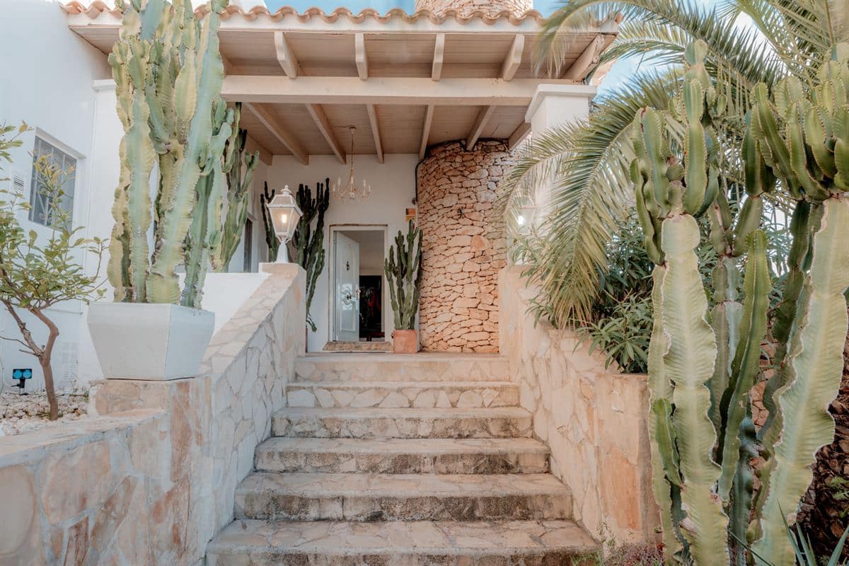 7 bedroom Villa for sale in Santa Eulalia / Santa Eularia with pool garage - € 4,500,000 (Ref: 9500399)