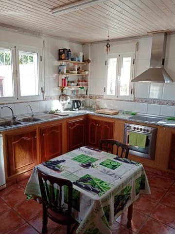 5 bedroom Villa for sale in Torrevieja with pool garage - € 600,000 (Ref: 5928125)