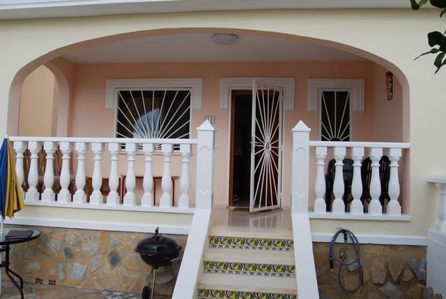 3 soveværelse Semi-Rækkehus til leje i Ciudad Quesada, Rojales med swimmingpool - € 850 (Ref: 6447858)