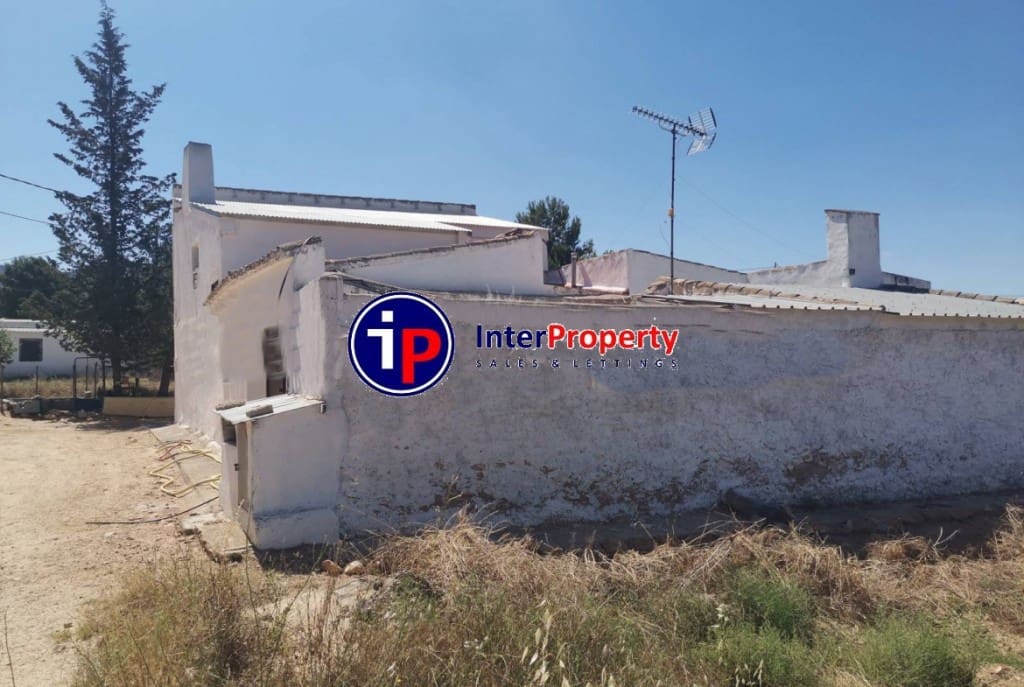 5 bedroom Finca/Country House for sale in Yecla with garage € 77,000