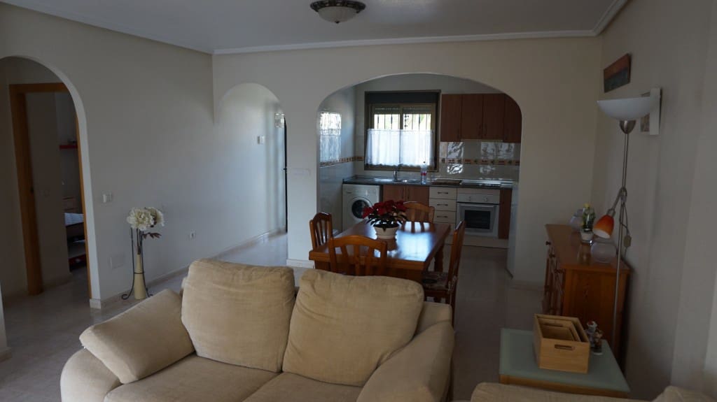 2 slaapkamer Bungalow te huur in Ciudad Quesada met zwembad garage - € 650 (Ref: 7295925)