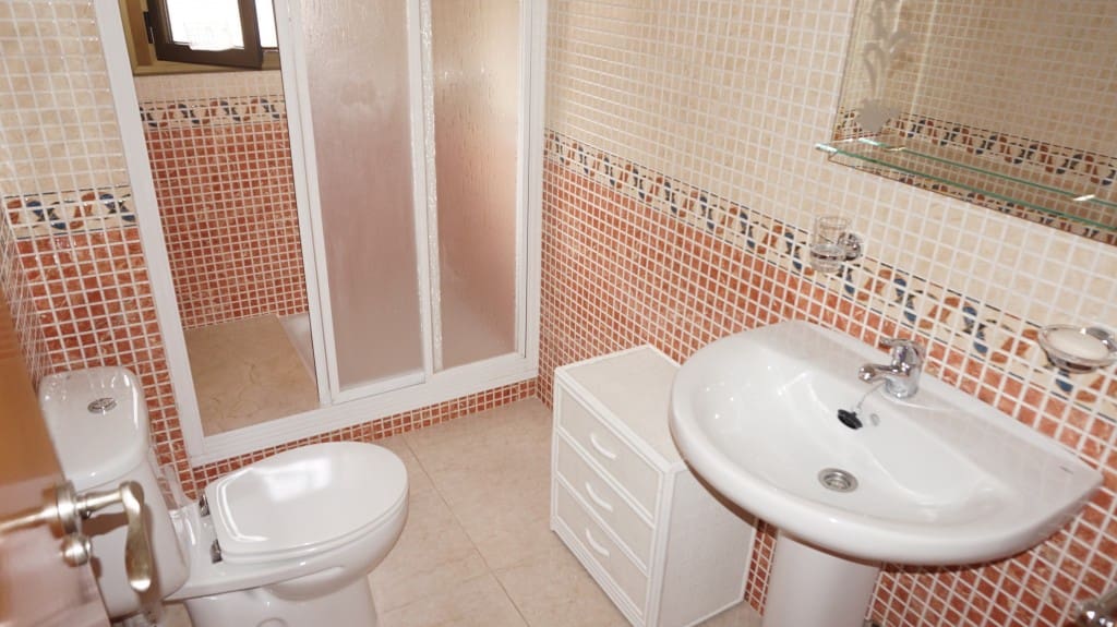 2 slaapkamer Bungalow te huur in Ciudad Quesada met zwembad garage - € 650 (Ref: 7295925)