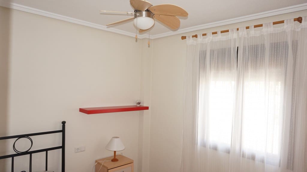 2 slaapkamer Bungalow te huur in Ciudad Quesada met zwembad garage - € 650 (Ref: 7295925)