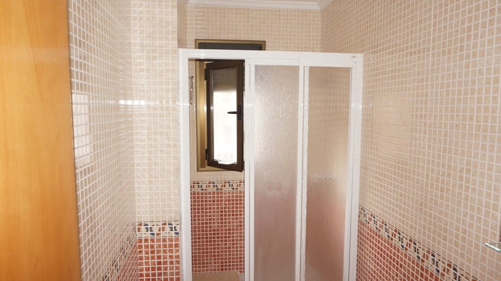2 slaapkamer Bungalow te huur in Ciudad Quesada met zwembad garage - € 650 (Ref: 7295925)