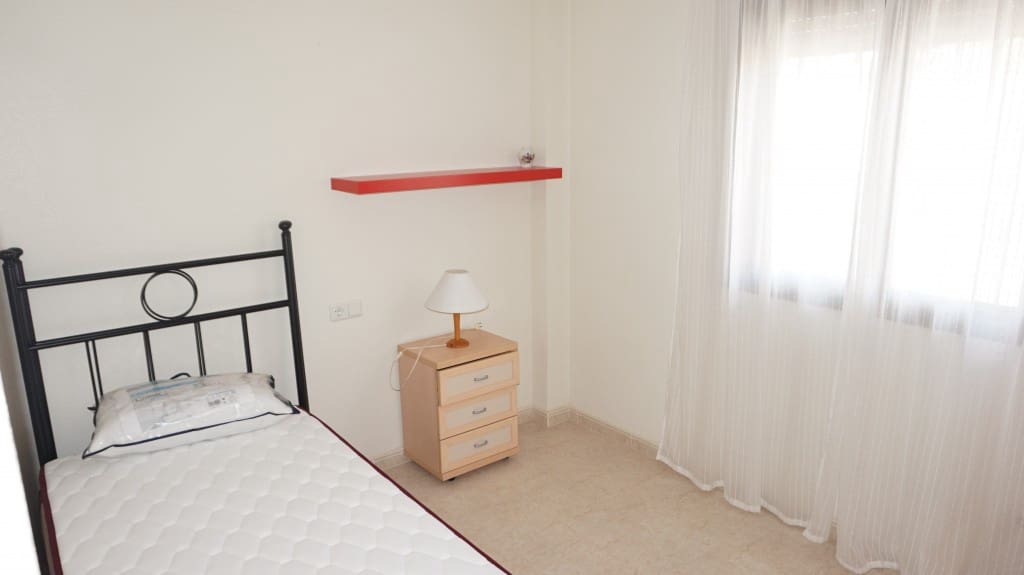 2 slaapkamer Bungalow te huur in Ciudad Quesada met zwembad garage - € 650 (Ref: 7295925)