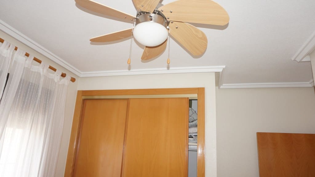 2 slaapkamer Bungalow te huur in Ciudad Quesada met zwembad garage - € 650 (Ref: 7295925)