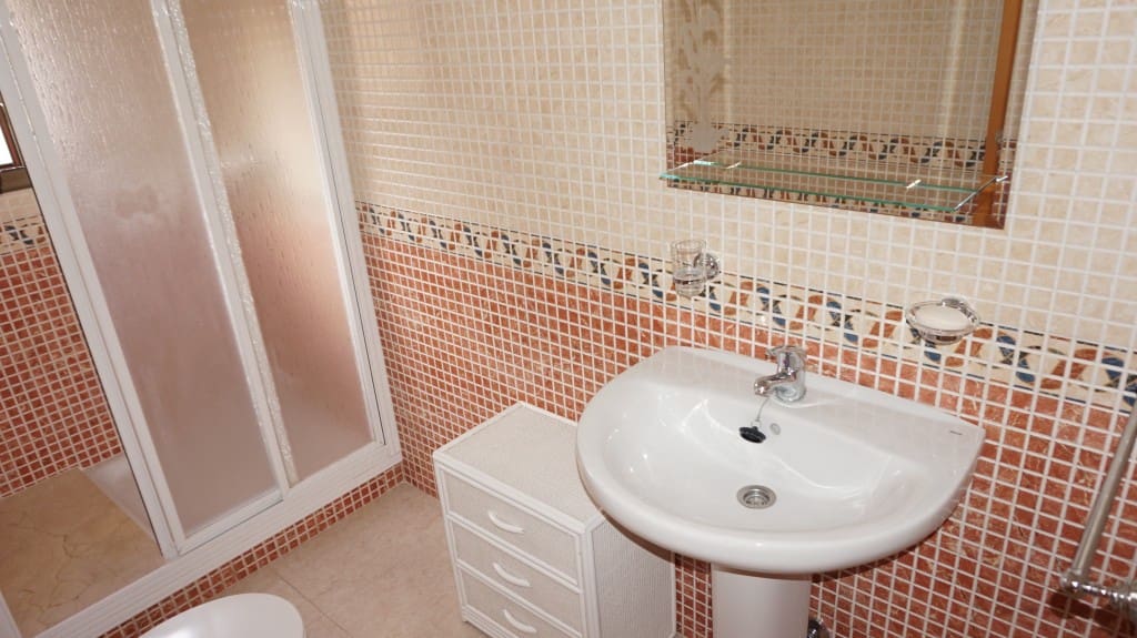 2 slaapkamer Bungalow te huur in Ciudad Quesada met zwembad garage - € 650 (Ref: 7295925)