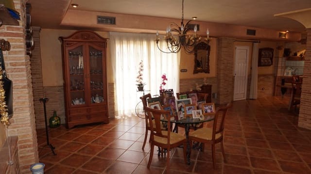 6 soveværelse Byhus til salg i Formentera del Segura med swimmingpool garage - € 550.000 (Ref: 7423857)