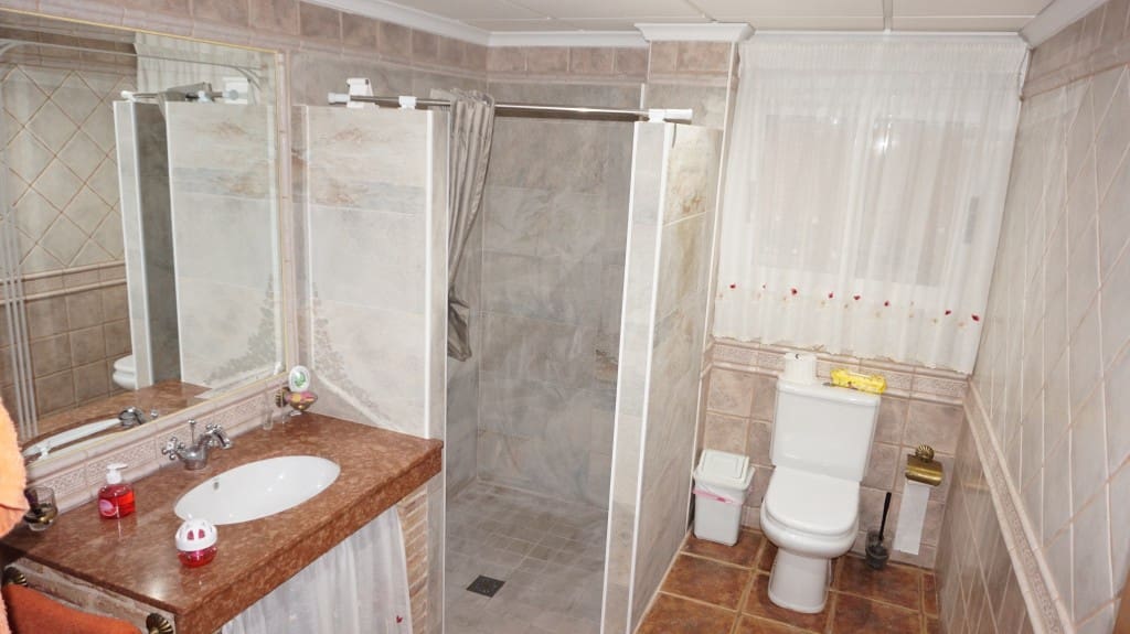 6 bedroom Townhouse for sale in Formentera del Segura with pool garage - € 550,000 (Ref: 7423857)